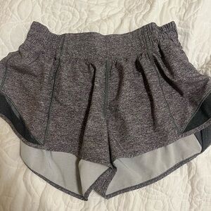 lululemon hotty hot low-rise lined short 2.5”